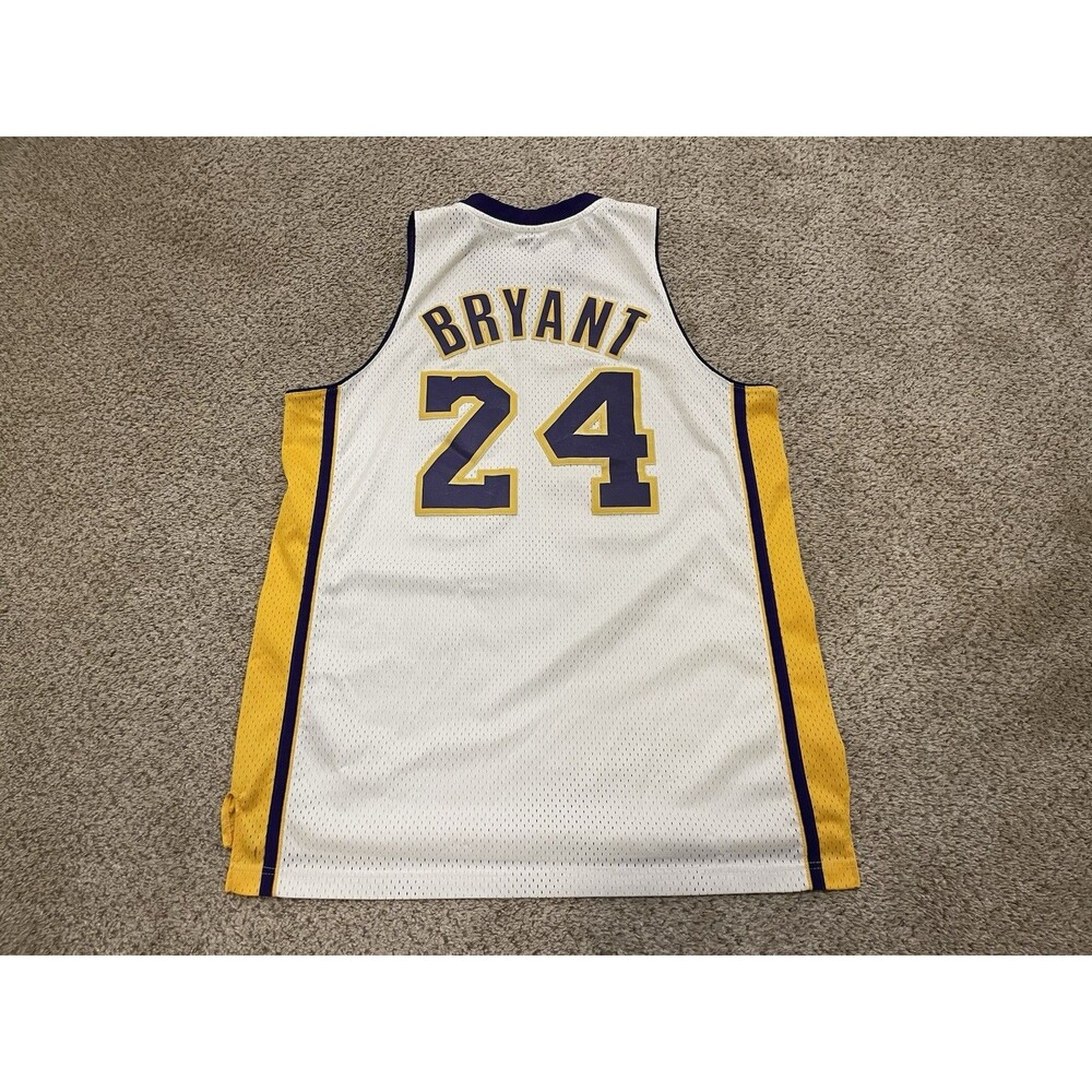 Authentic Adidas Kobe Bryant  #24 Lakers  Swingman Jersey Sz L +2  STAINS - Picture 2 of 6